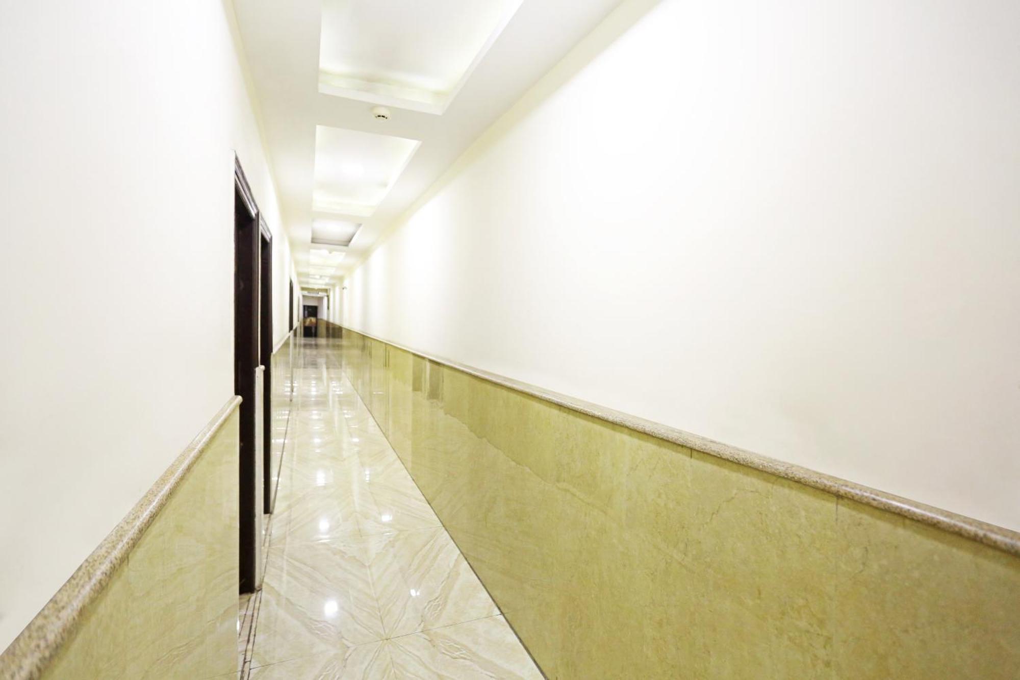 Hotel The Kiara Near Delhi Airport Neu-Delhi Exterior foto