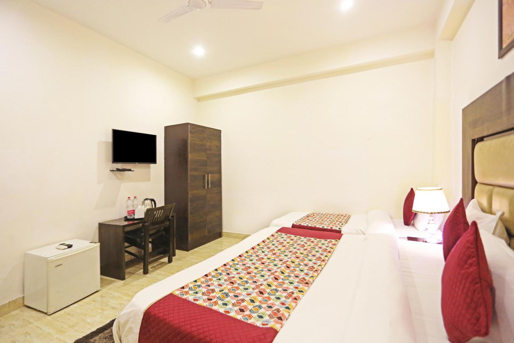 Hotel The Kiara Near Delhi Airport Neu-Delhi Exterior foto